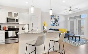Stylish New Condo In Concord