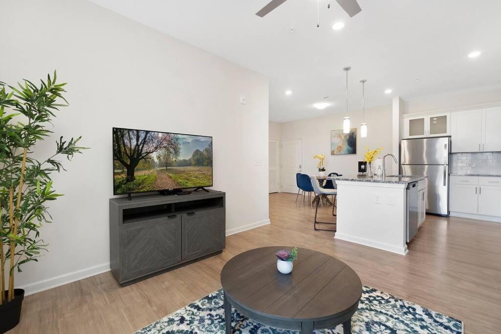 Stylish New Condo In Concord Exterior photo