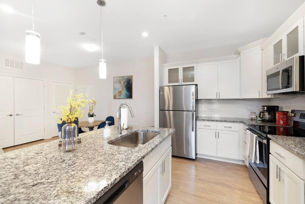 Stylish New Condo In Concord Exterior photo