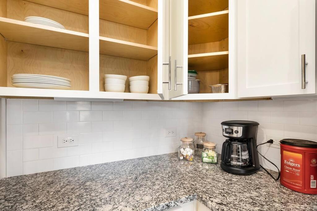 Stylish New Condo In Concord Exterior photo