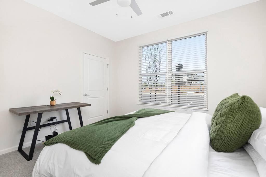 Stylish New Condo In Concord Exterior photo